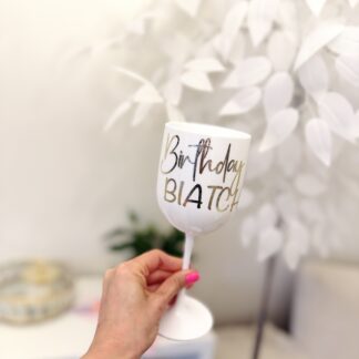 valge pokaal oma tekstiga või nimega