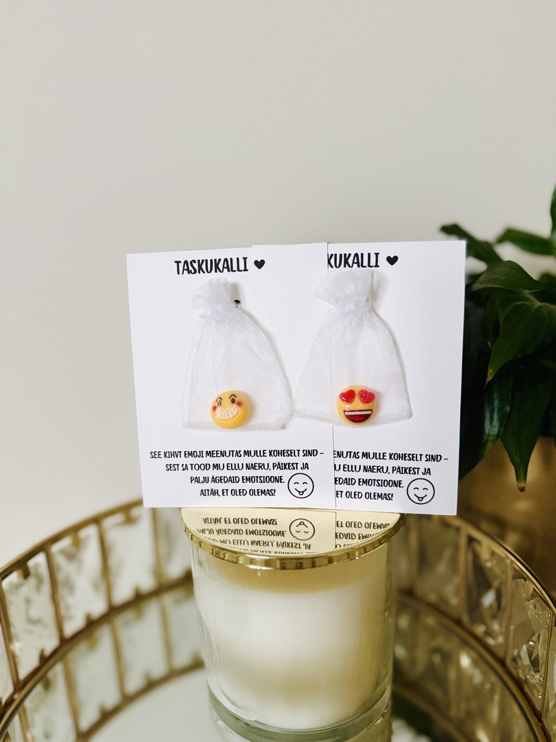 emoji taskukalli kiiksuga kingitused